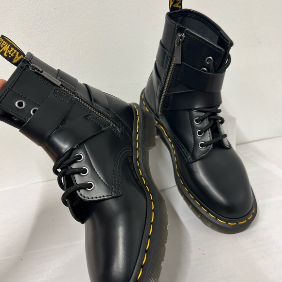 Dr. Martens Boots Mens 6 Women’s 7 Black Leather Christofor Strapy Buckle New - Picture 3 of 10